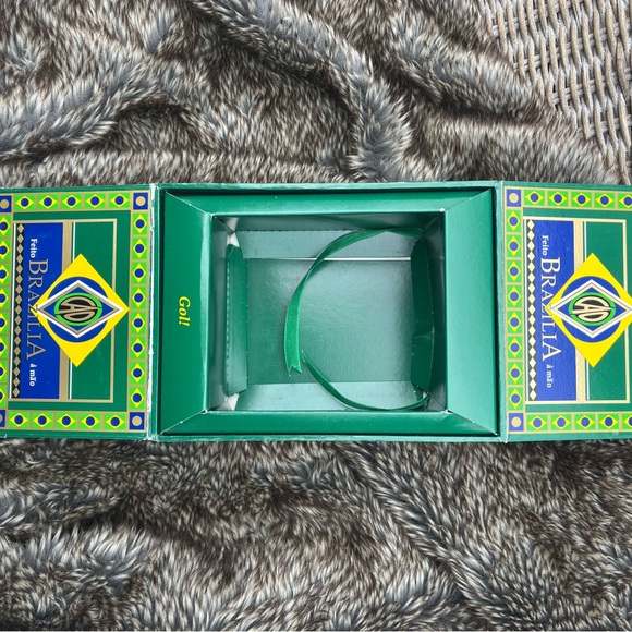 Brazilian CAP Box with Geometric Design - Picture 2 of 4